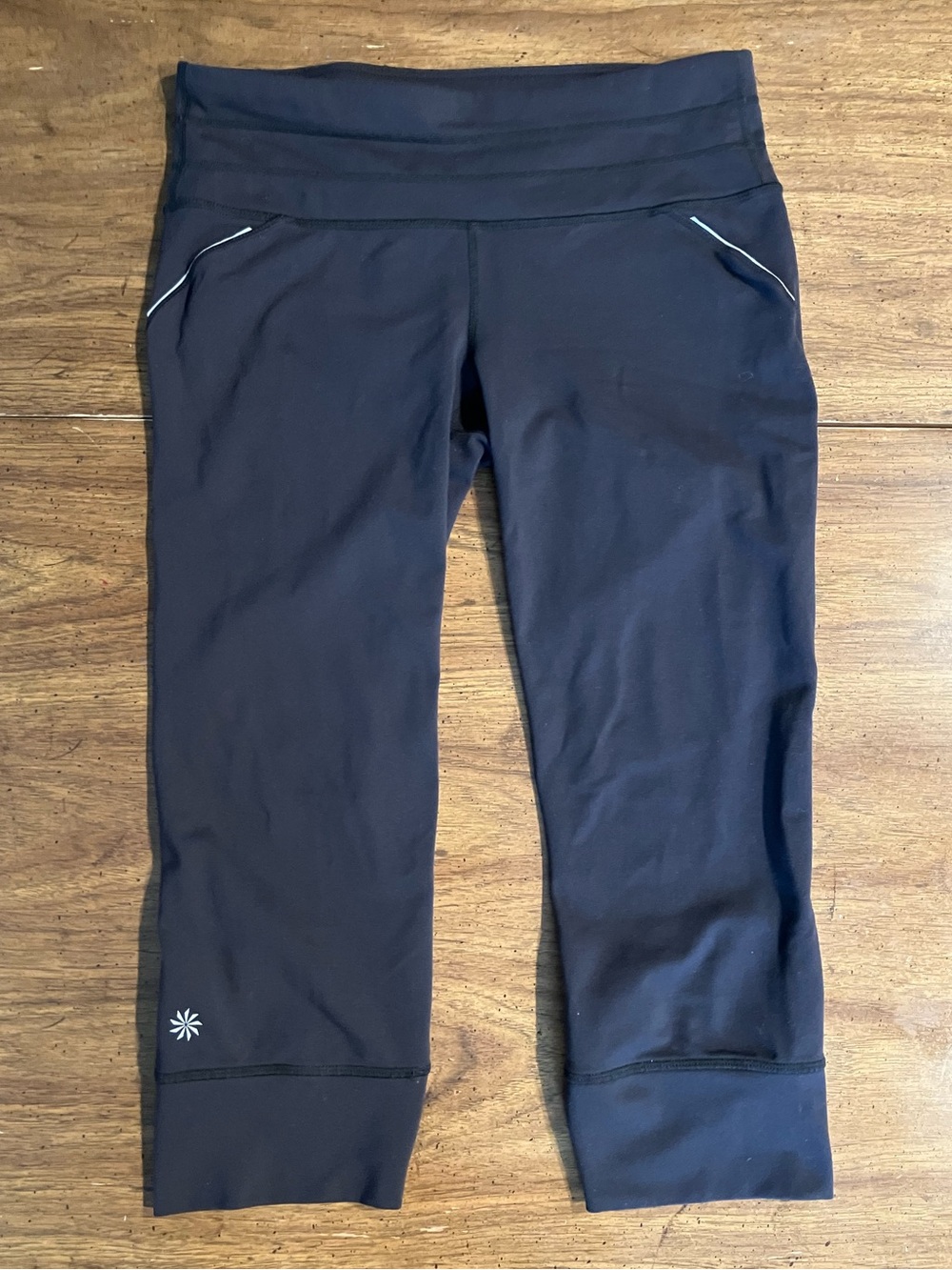 Athleta Womens M Black Capri Leggings Relay Zip Pocket Mesh Athletic Yoga 862109